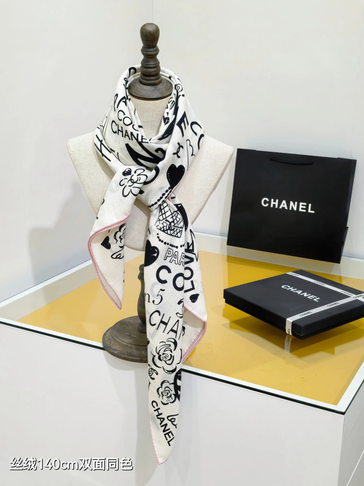 CHANEL 325P graffiti