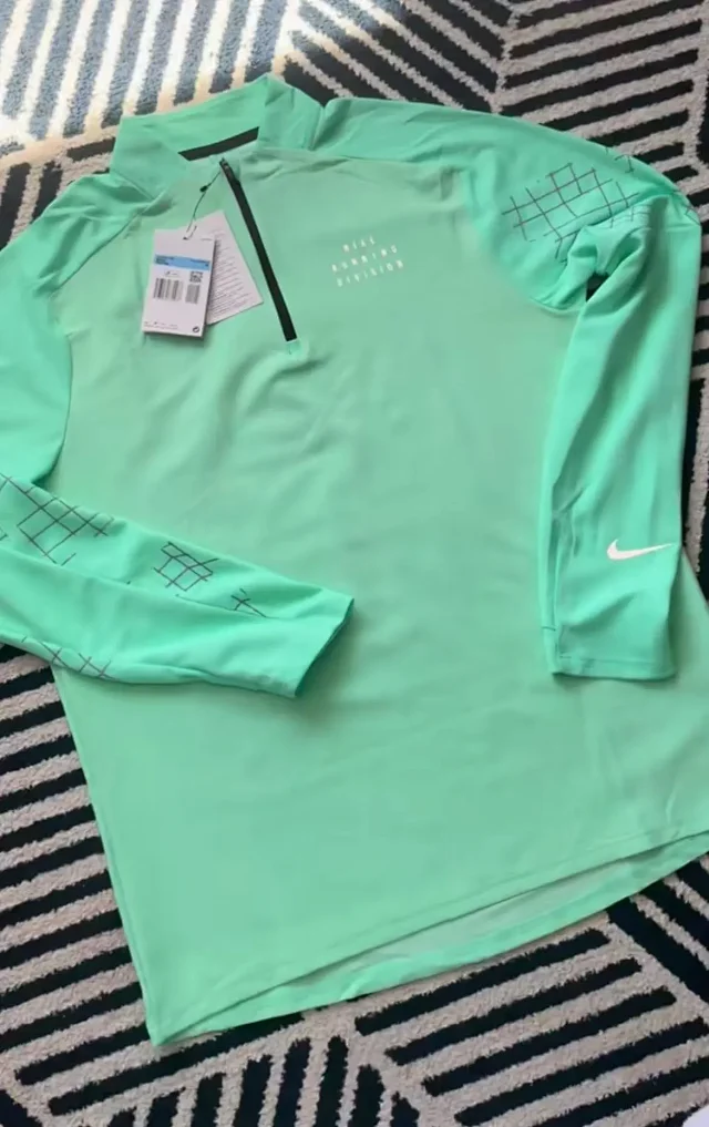 Nike Jackets Hooded graphic windbreaker jacket product detail image 8