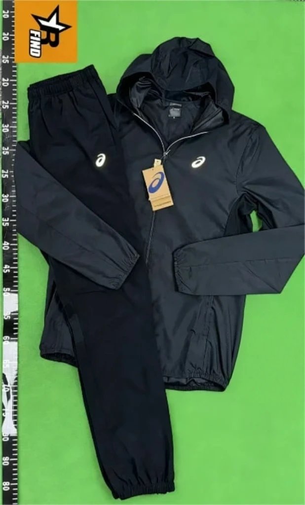 Nike Hooded and stand-collar zip sports jackets — 24