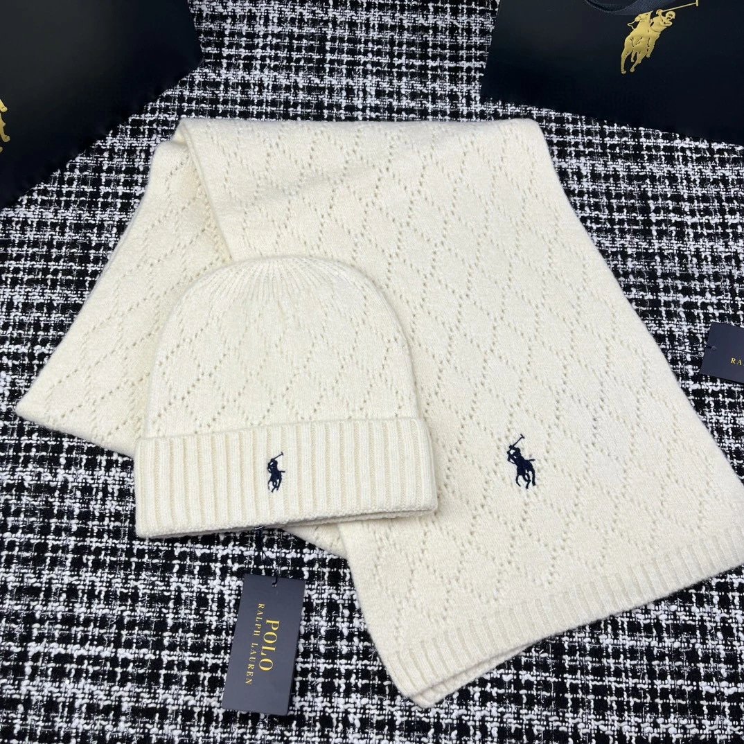 UGG Knit hat and scarf set — RALPH LAUREN-White diamond pattern