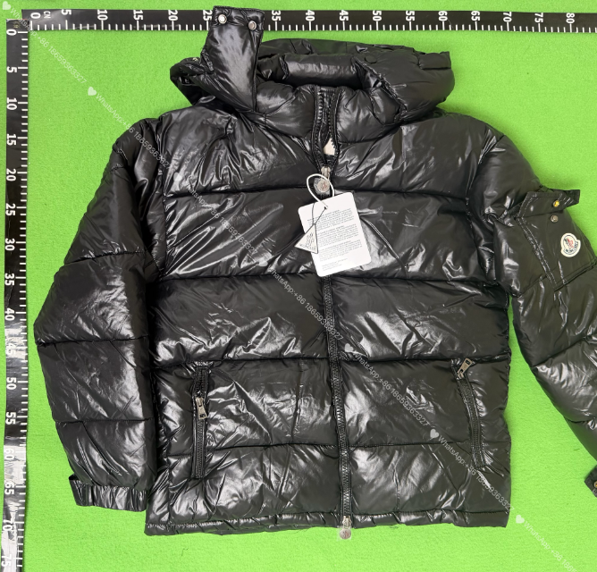 连帽羽绒服-黑色