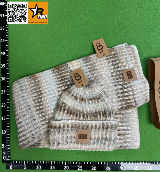 UGG Knit Beanie & Scarf Set [3