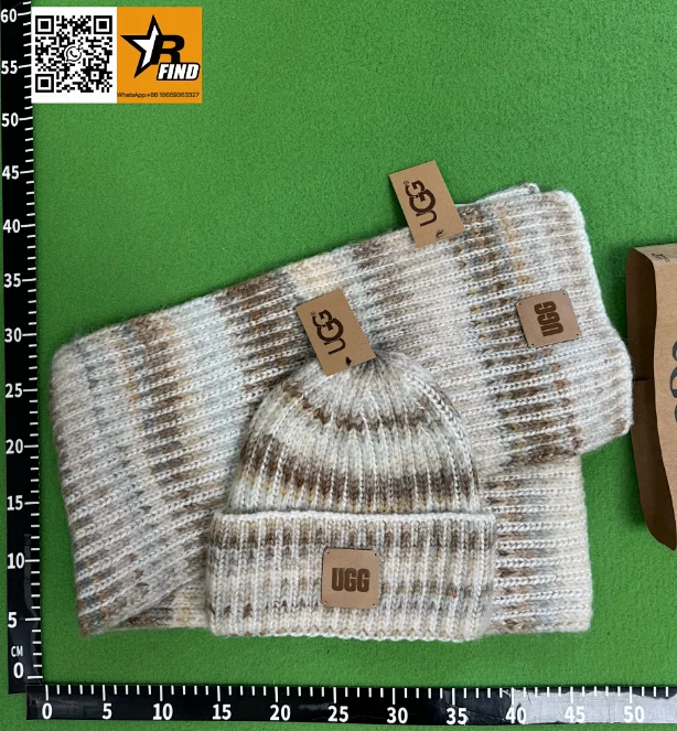 UGG Knit hat and scarf set product detail image 1