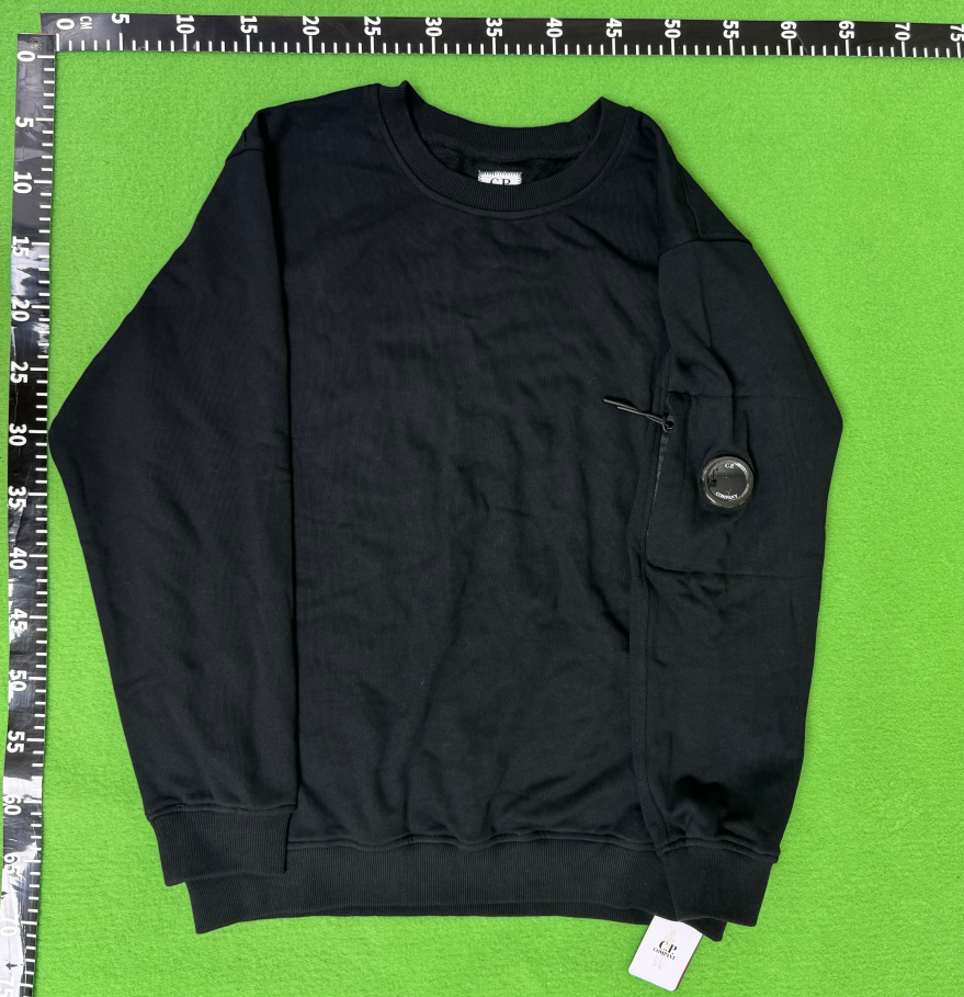 Round neck sweatshirt - black [photo taken]