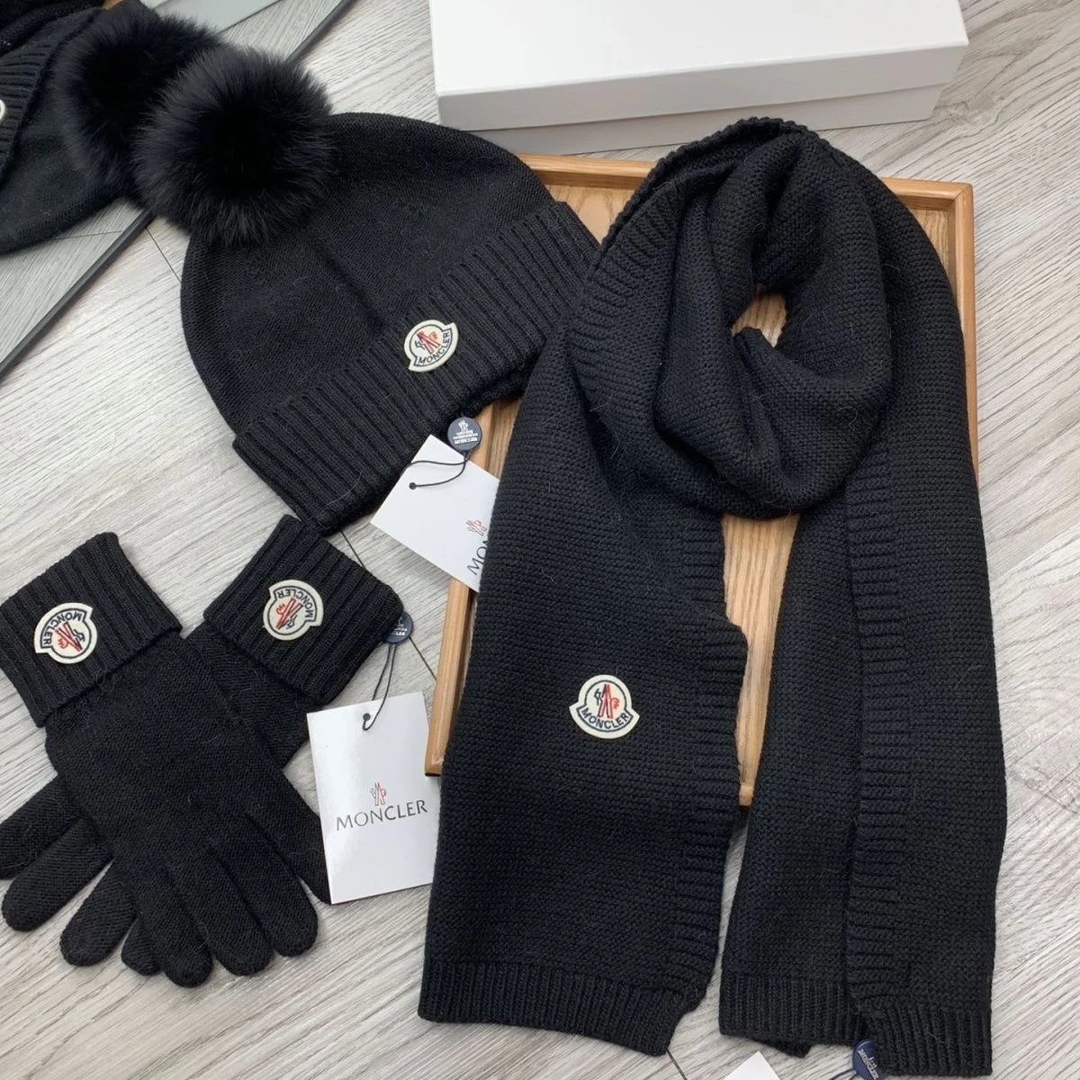 UGG Knit hat and scarf set — Moncler Three-piece set-black