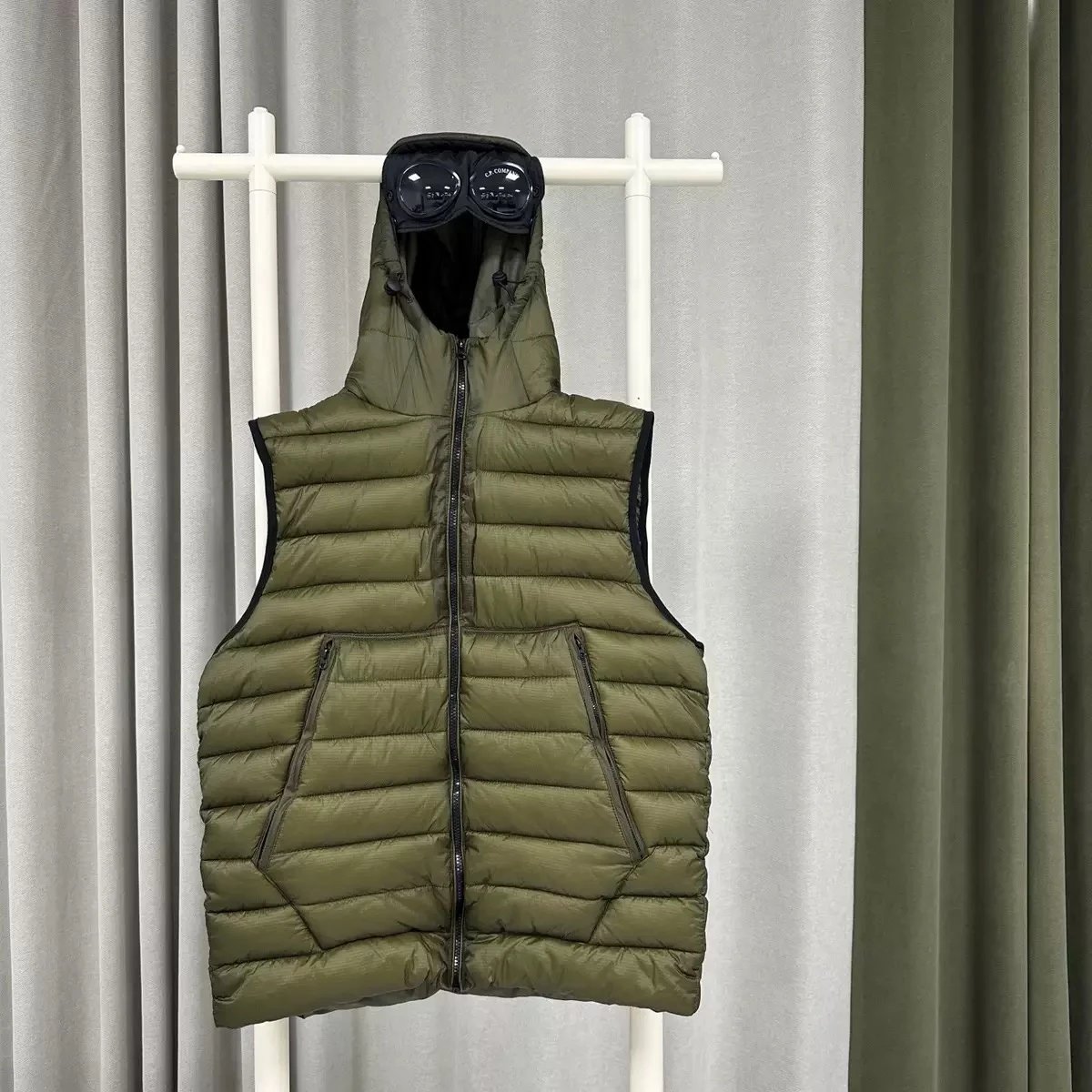 CP hooded vest - green