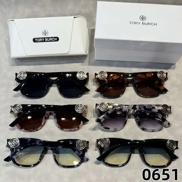 Tory Burch Square Tortoiseshell Sunglasses with Gold Logo - 3