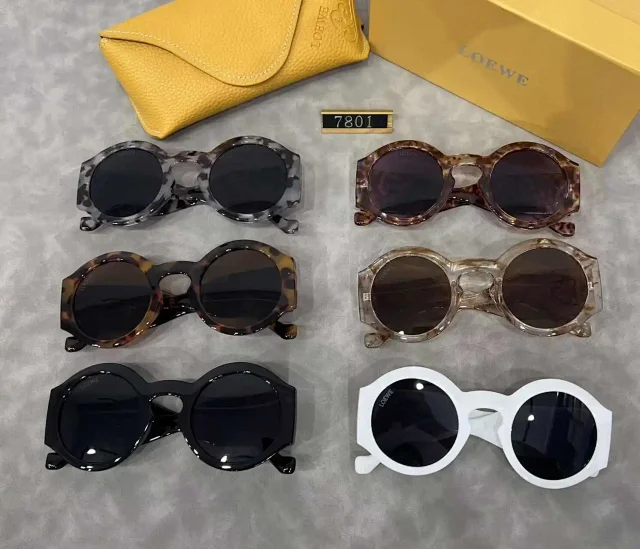 Loewe Sunglasses product detail image 1