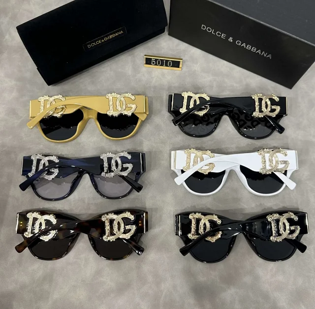 Dolce & Gabbana Eyewear Oversized square sunglasses with DG temple logo product detail image 1