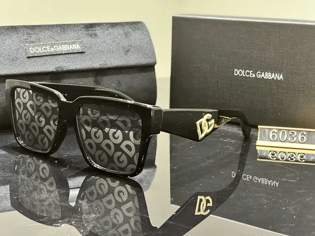 Dolce & Gabbana Eyewear Oversized square sunglasses with DG temple logo product detail image 4