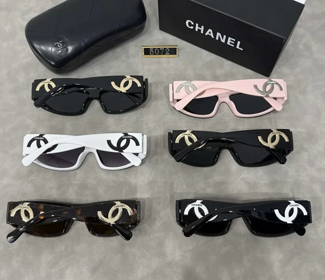 Chanel Oversized square sunglasses with interlocking CC temple logos product detail image 1
