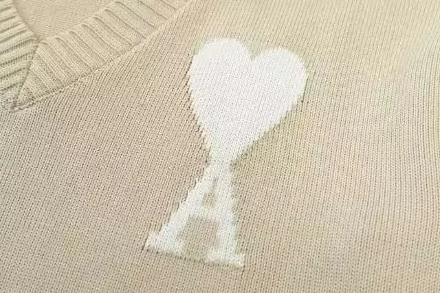 Ami 7-Color Heart Sweater Detail