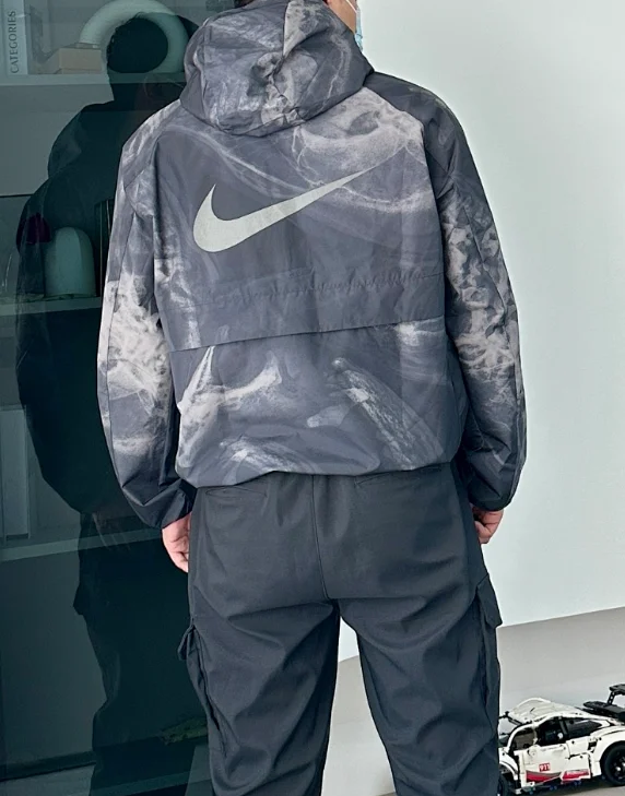 Nike Jackets Running Division Hooded Reflective Grid Windbreaker product detail image 9