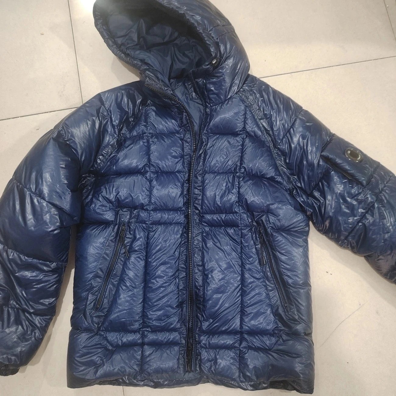 Bright blue (more details on WhtsApp+853 66840092)