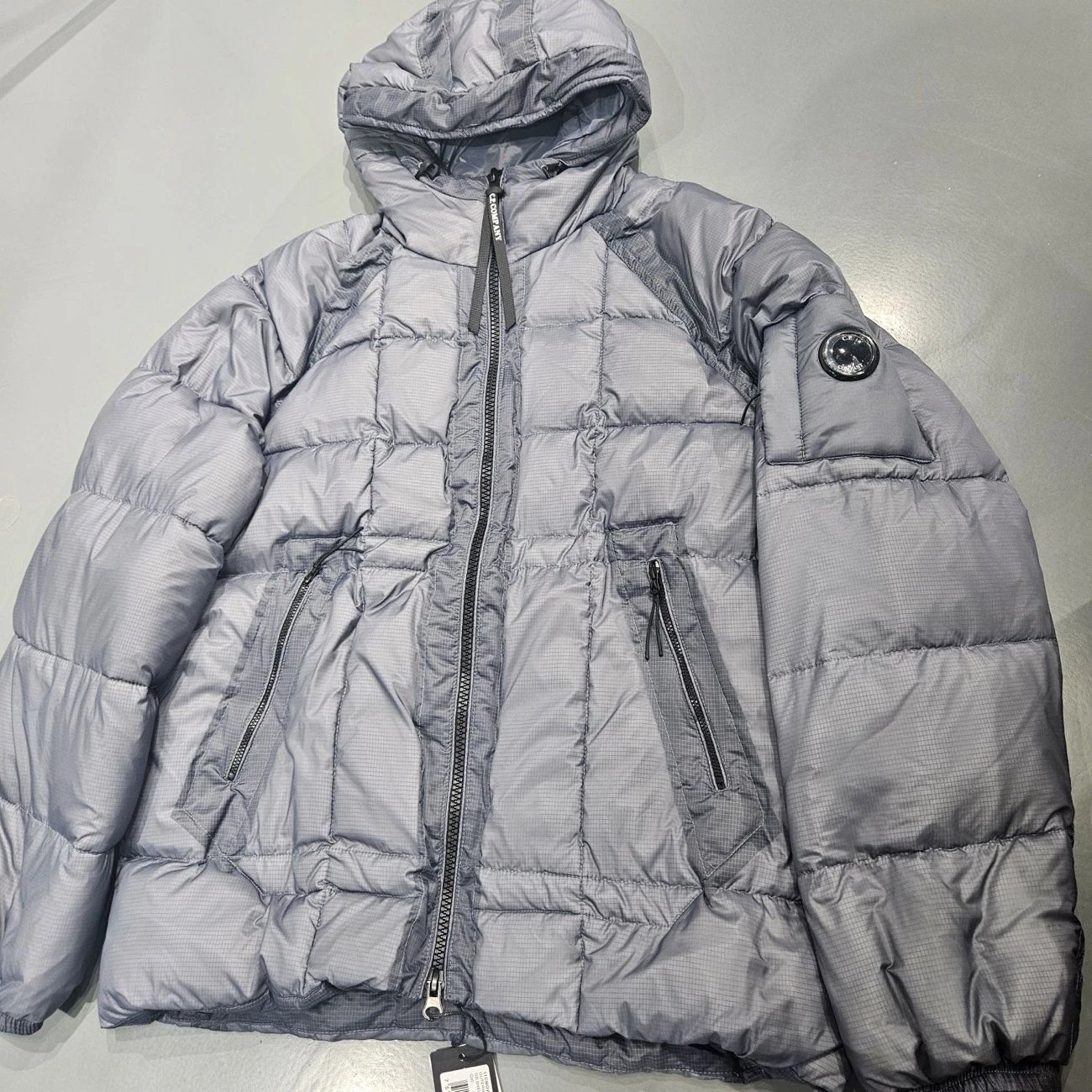 Light gray (more details on WhtsApp+853 66840092)