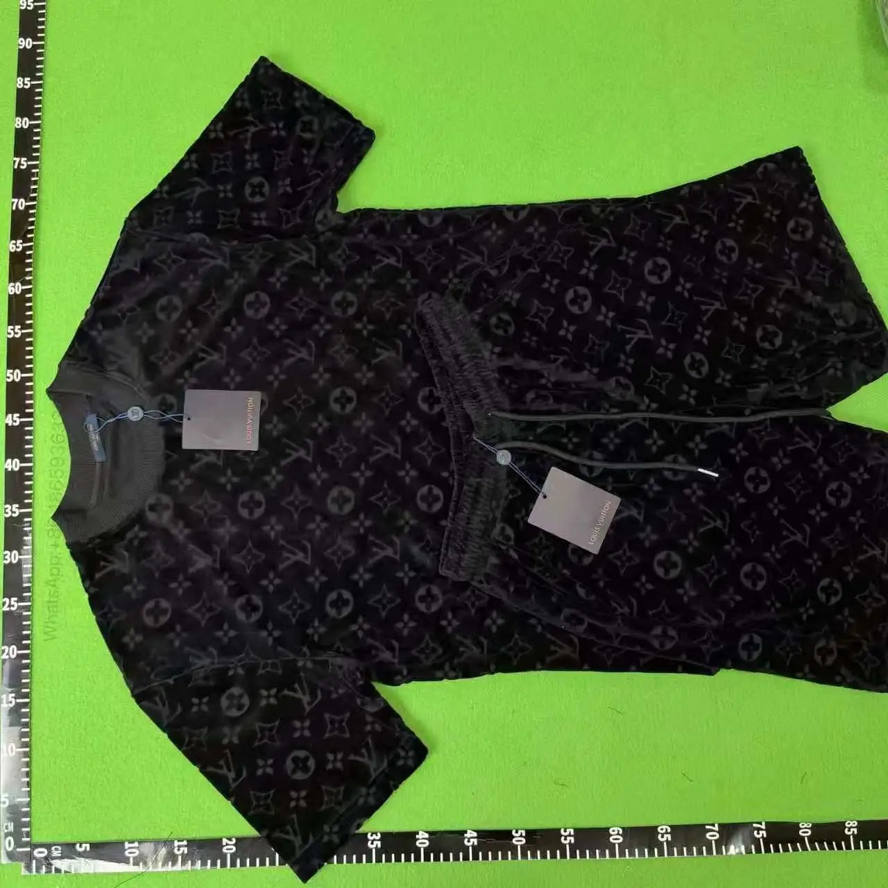 Hot 2 LV Crew Neck