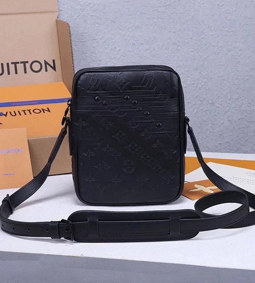 L*uis taurillon monogram m44972 16x21x4.5cm - 133640