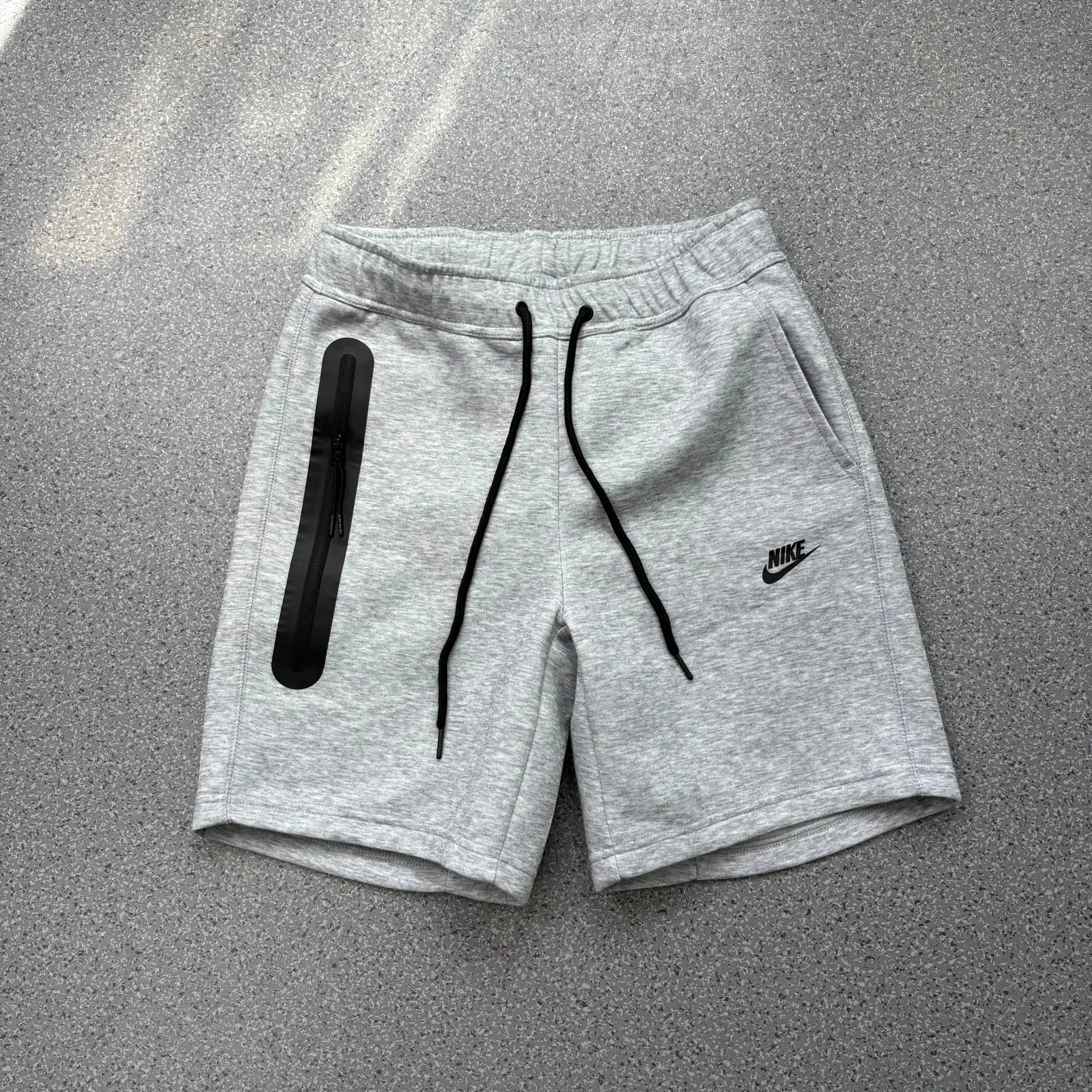 Nike Shorts Fleece Drawstring with Zippered Pocket — 2