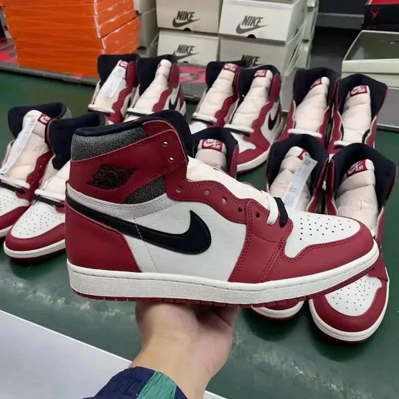Nike Air Jordan 1 Red White Hi