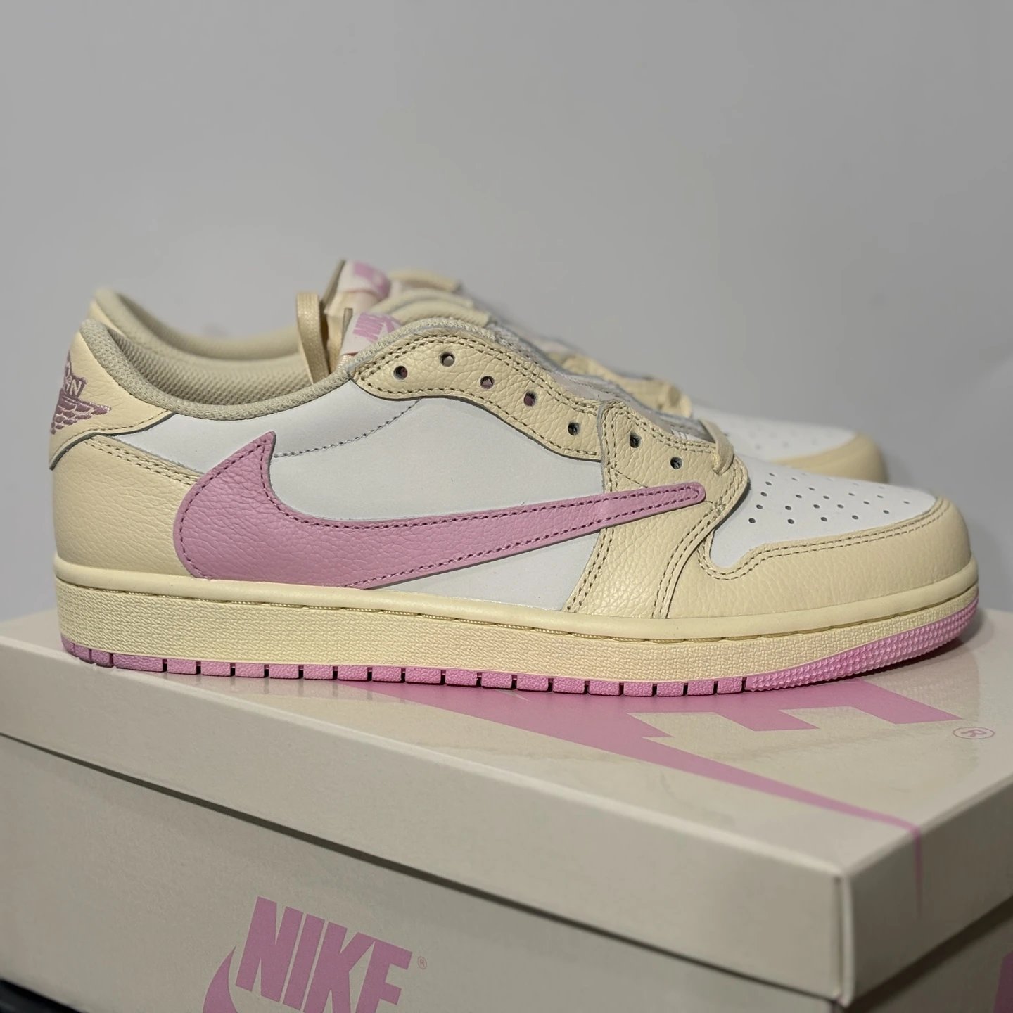 Travis Scott x J 1 Pink Apricot LJR GX Y3 Batch IQ7604-100