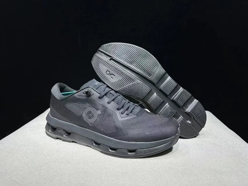 On Sneakers Cloudtilt — On Running 505 Black