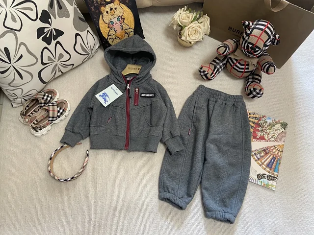 Gucci Matching Sets Children's two-piece sweater and jogger product detail image 7