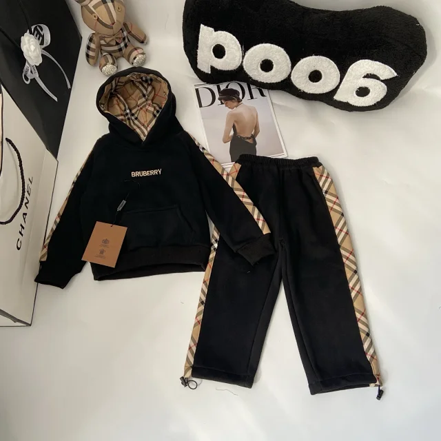 Gucci Matching Sets Children's two-piece sweater and jogger product detail image 5