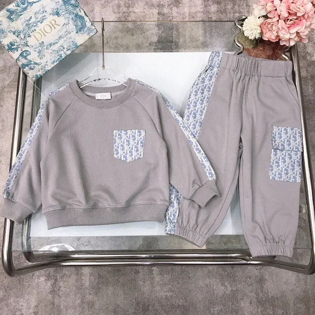 Gucci Matching Sets Children's two-piece sweater and jogger product detail image 12
