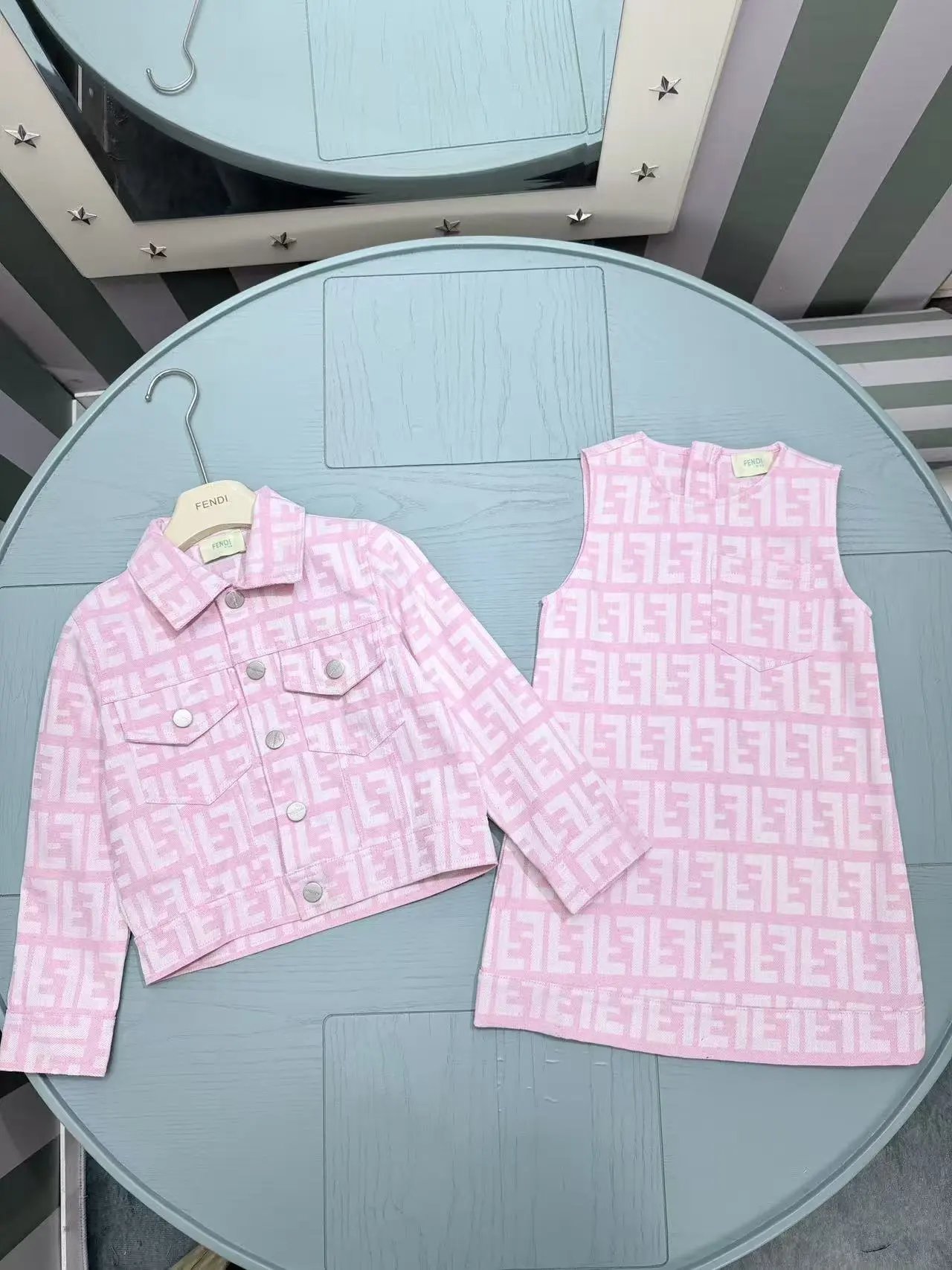 Gucci Matching Sets Children's two-piece sweater and jogger — 39