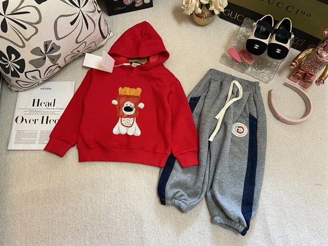 Gucci Matching Sets Children's two-piece sweater and jogger product detail image 10