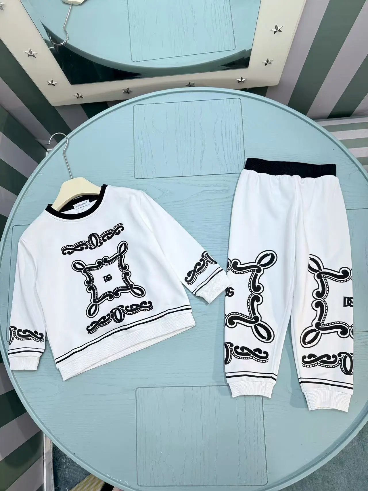 Gucci Matching Sets Children's two-piece sweater and jogger — 18