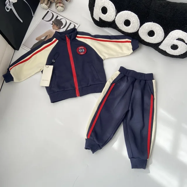 Gucci Matching Sets Children's two-piece sweater and jogger product detail image 4