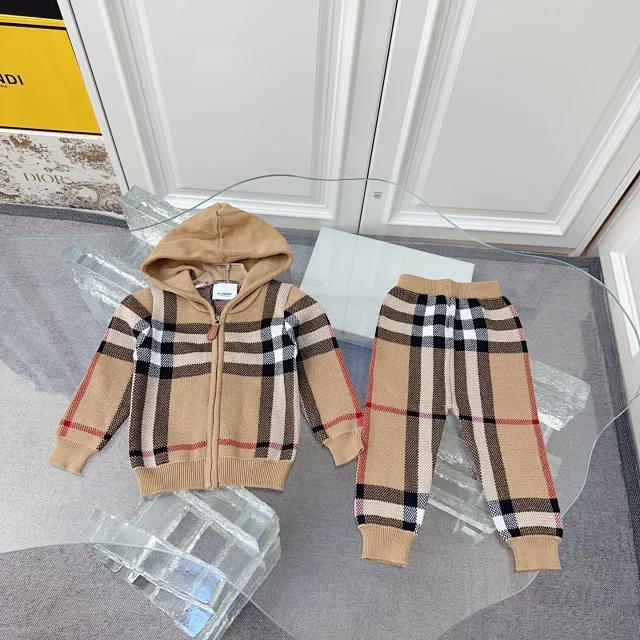 Gucci Matching Sets Children's two-piece sweater and jogger product detail image 9