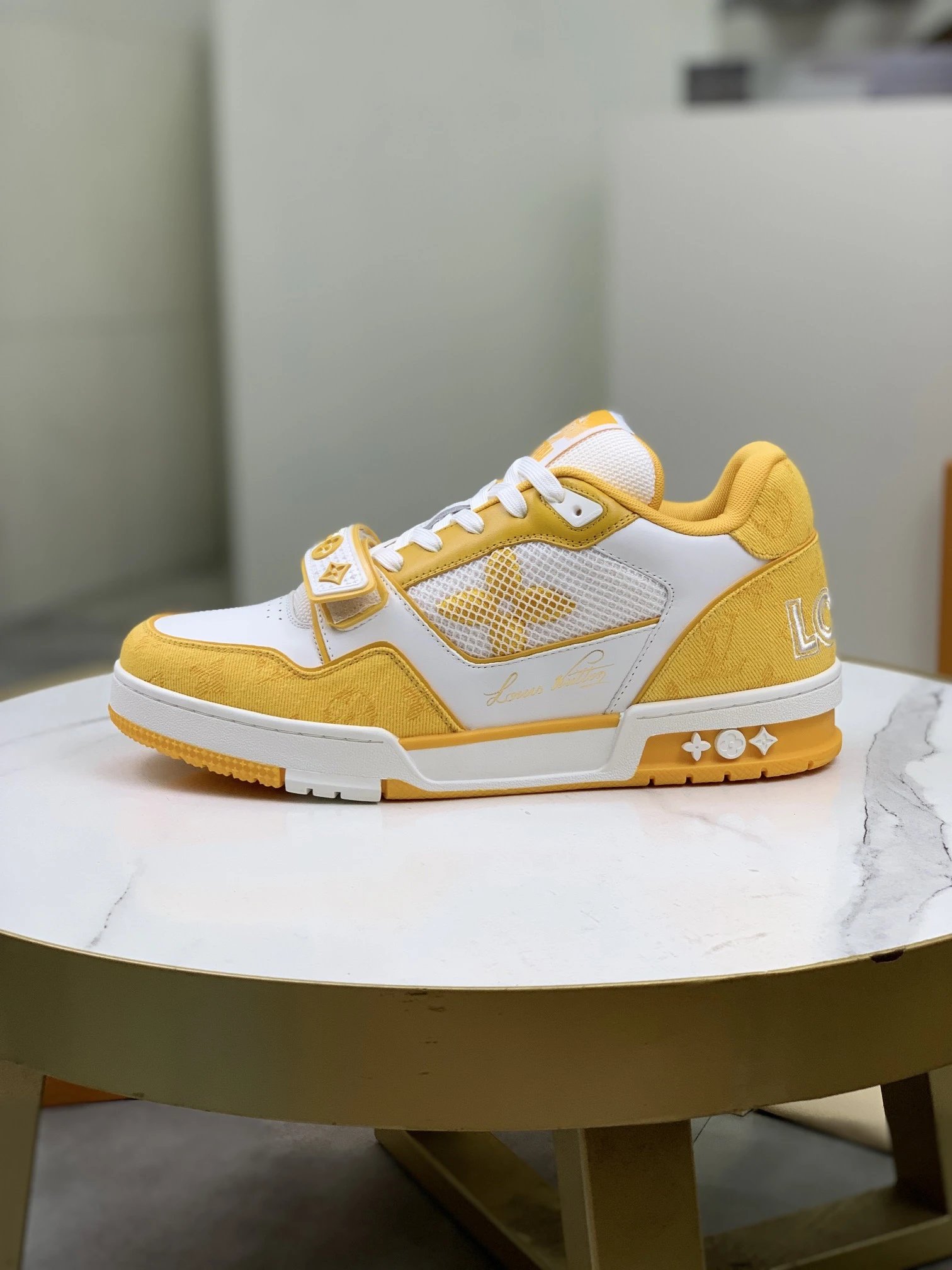 Yellow Sail White