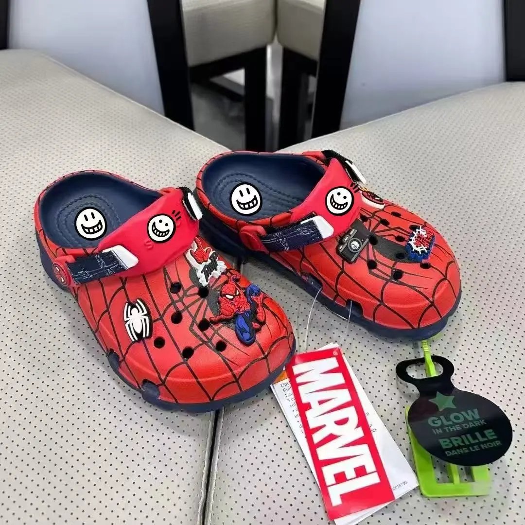 Crocs Slippers Camouflage clog with ape-themed charms — 32