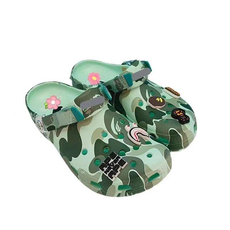 Crocs Slippers Camouflage clog with ape-themed charms — 36