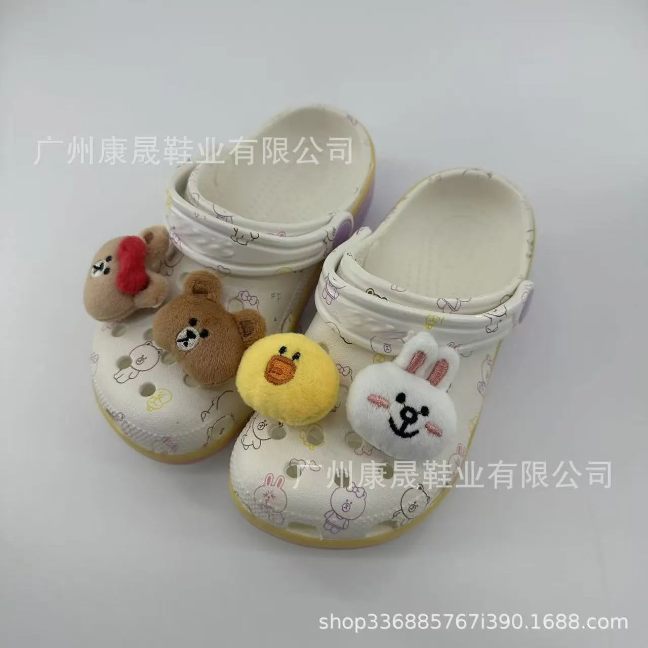 Crocs Slippers Camouflage clog with ape-themed charms — 21