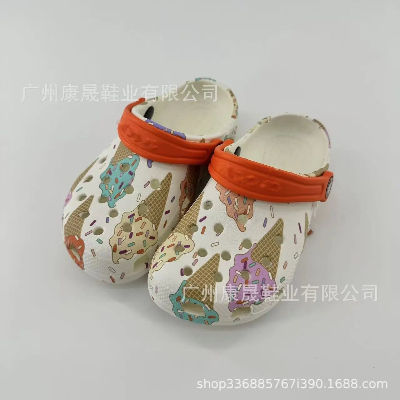 Crocs Slippers Camouflage clog with ape-themed charms — 8