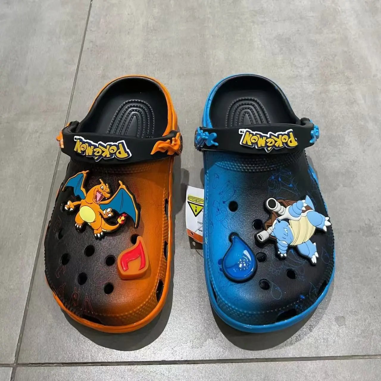 Crocs Slippers Camouflage clog with ape-themed charms — 31