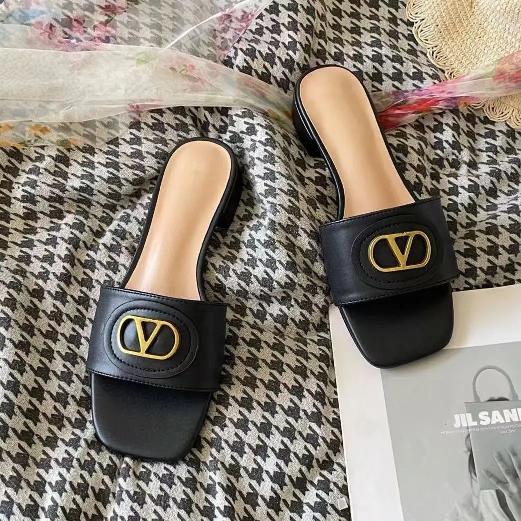 Chanel Sandals Flat thong with double-C embellishment — 17