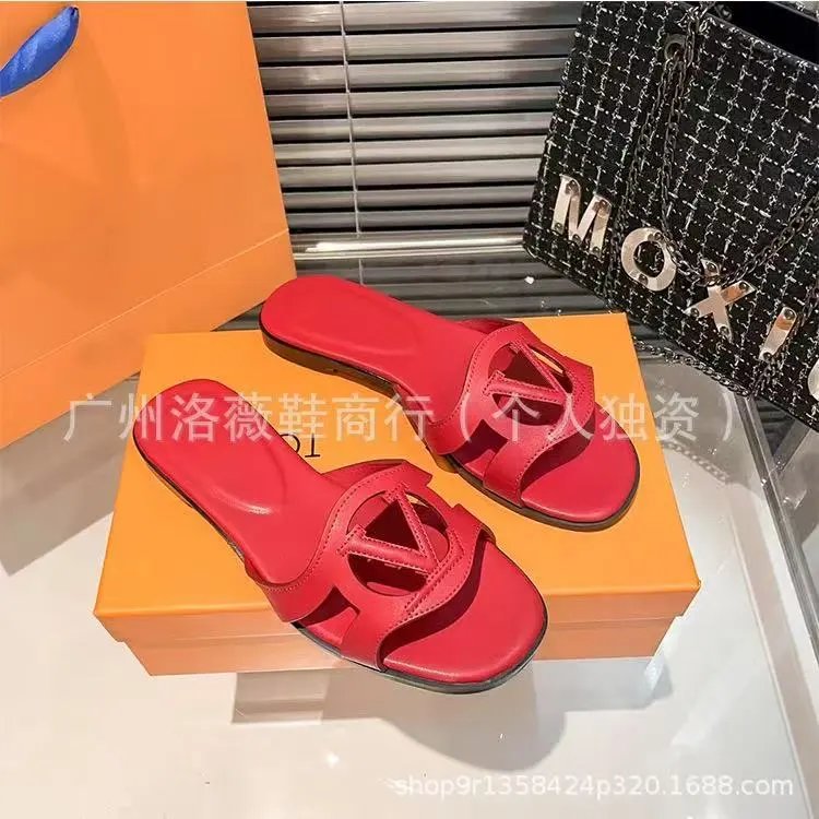 Chanel Sandals Flat thong with double-C embellishment — 36