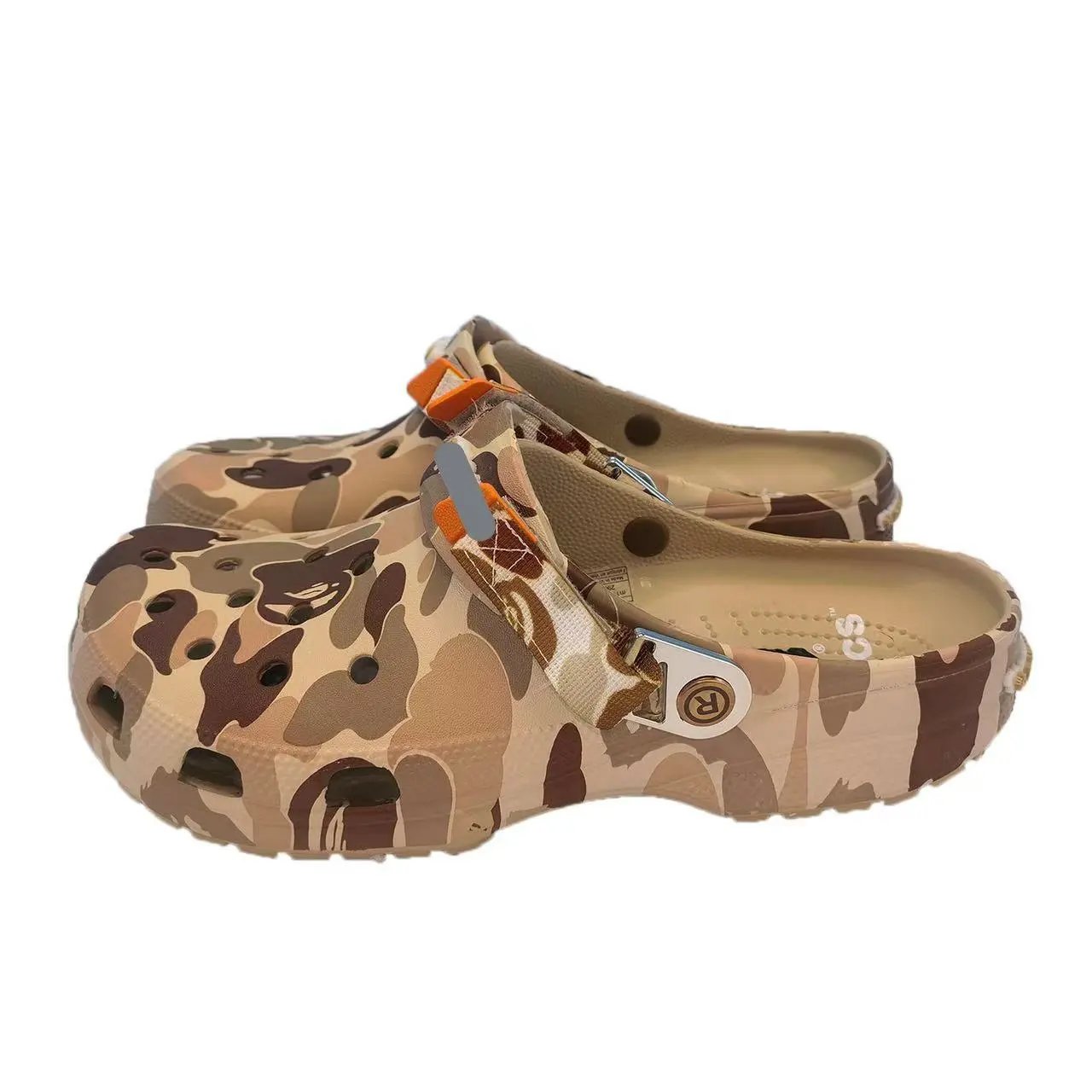 Crocs Slippers Camouflage clog with ape-themed charms — 39