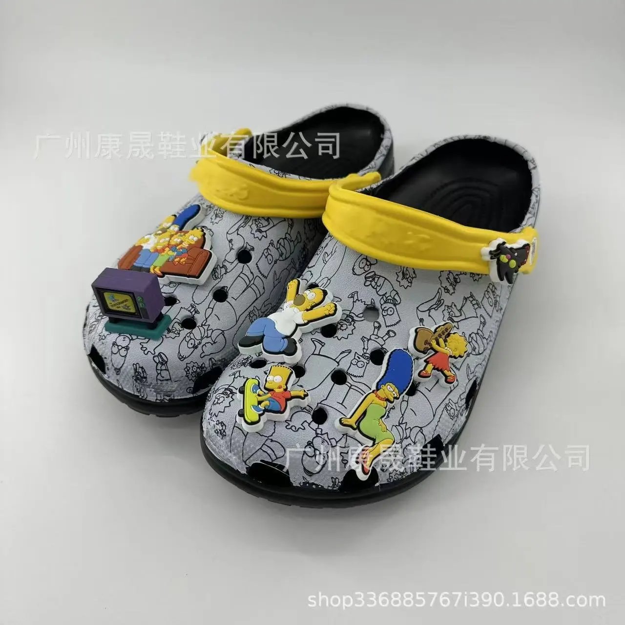 Crocs Slippers Camouflage clog with ape-themed charms — 24