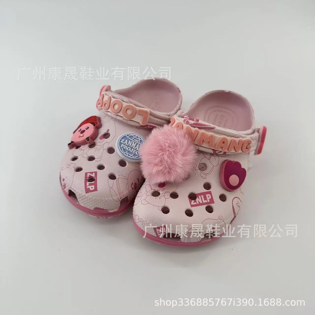 Crocs Slippers Camouflage clog with ape-themed charms — 16