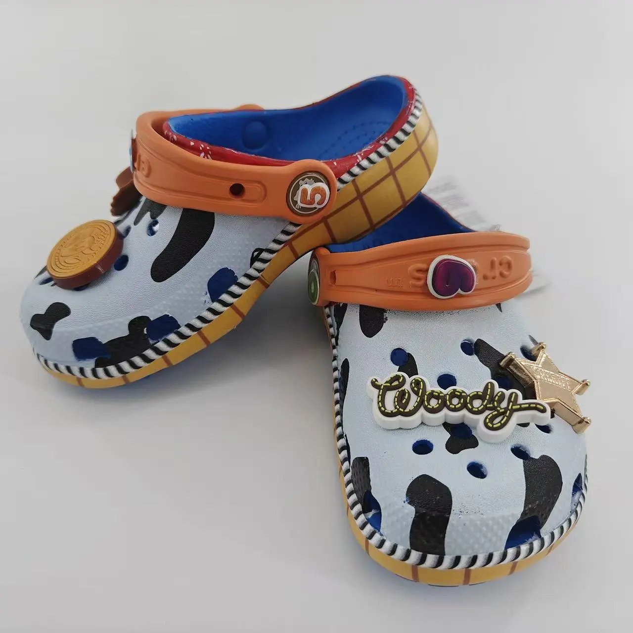 Crocs Slippers Camouflage clog with ape-themed charms — 30