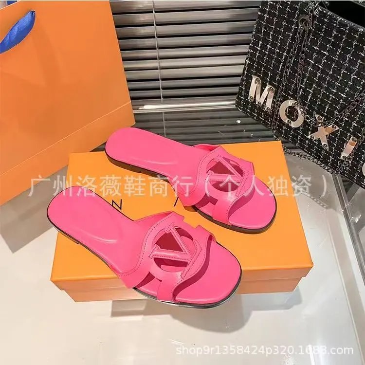 Chanel Sandals Flat thong with double-C embellishment — 37