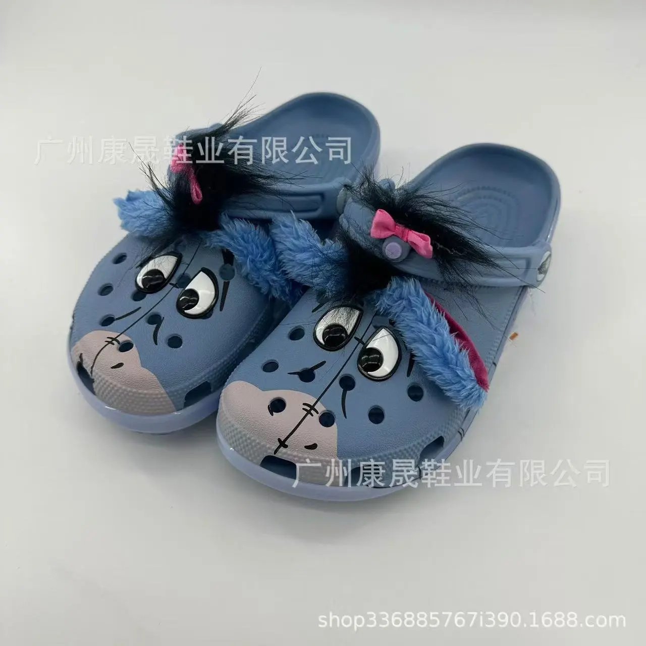 Crocs Slippers Camouflage clog with ape-themed charms — 9