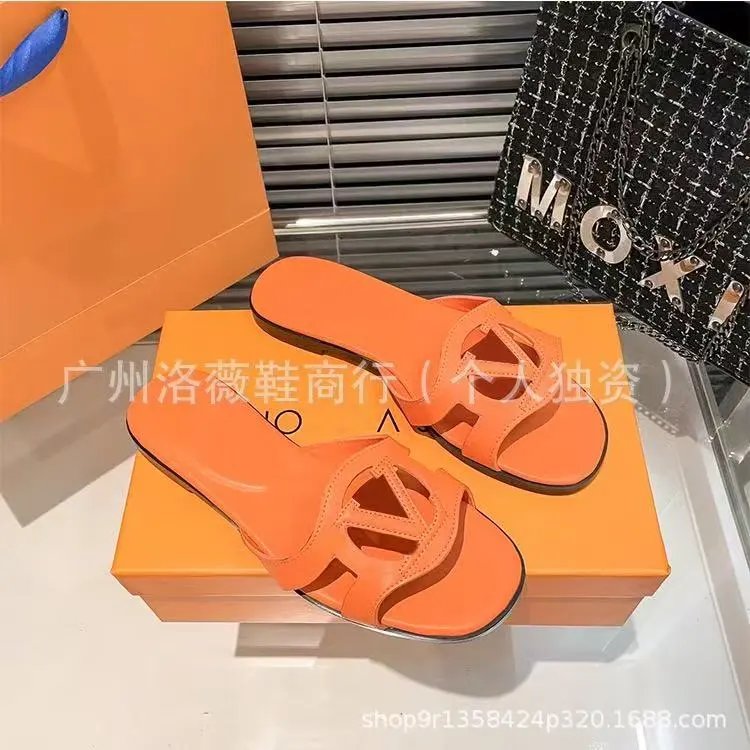 Chanel Sandals Flat thong with double-C embellishment — 32