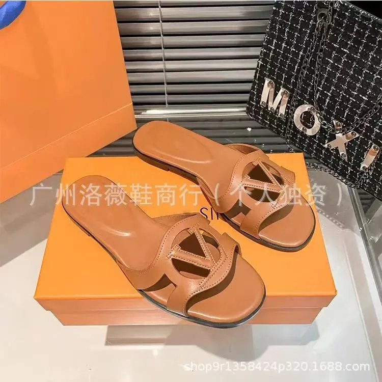 Chanel Sandals Flat thong with double-C embellishment — 31
