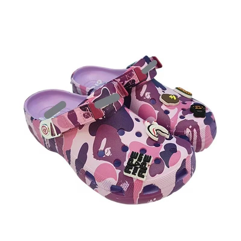 Crocs Slippers Camouflage clog with ape-themed charms — 38